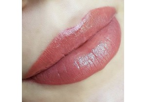 Перманентный макияж губ с растушевкой