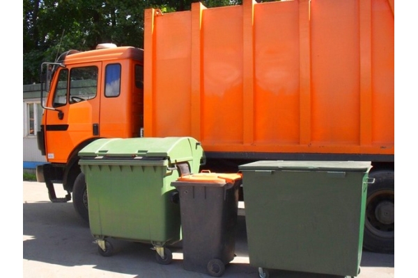 Вывоз мусора до контейнера бытовых отходов придомовой территории не далее 50м
